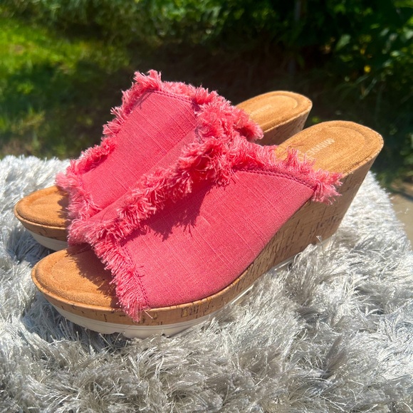 Minnetonka York Wedge Sandals size 9 - Picture 1 of 5